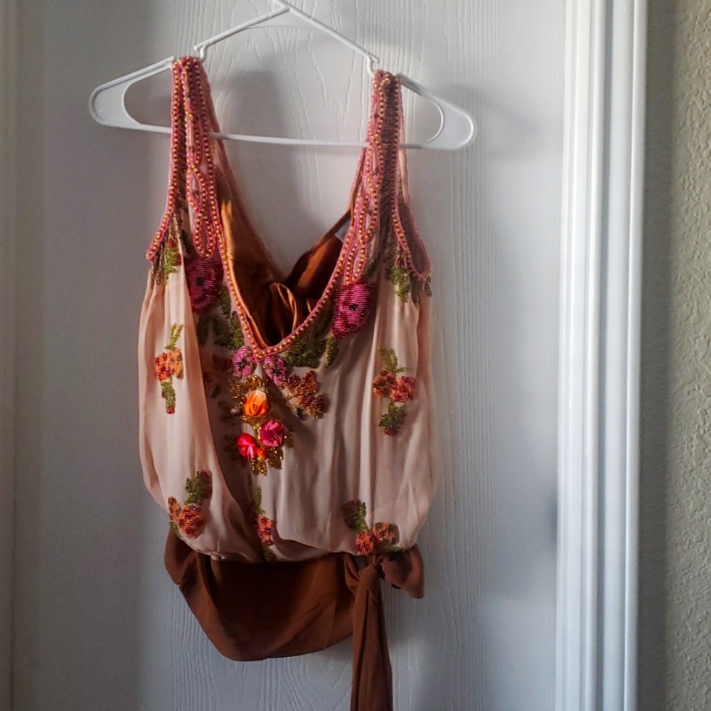 Sleevless Blouse